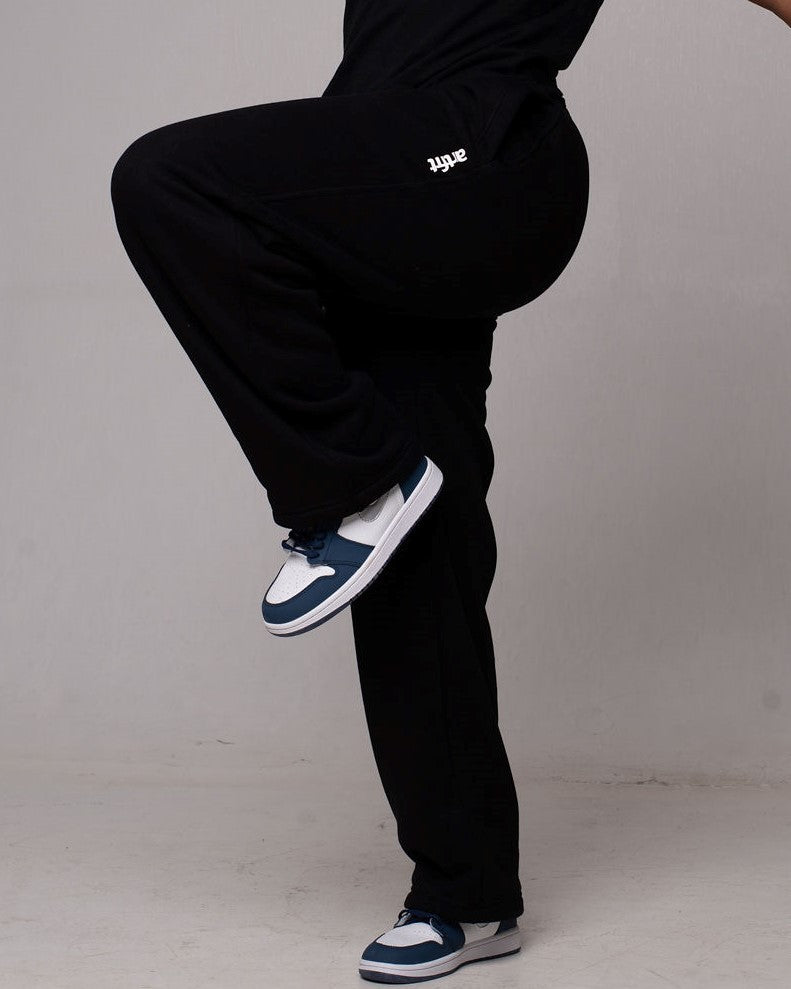 Wide-Legged Pants - Black